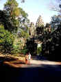 AngkorThomEst.jpg (44127 bytes)